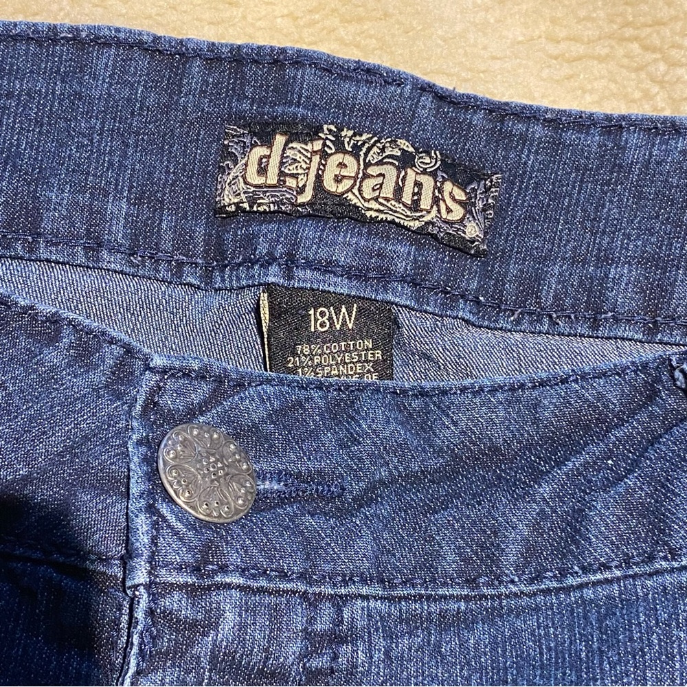 d. jeans Women's Cropped Blue Jeans